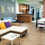 Jb Austin Perdana Homestay@Simple Comfy For 11Pax