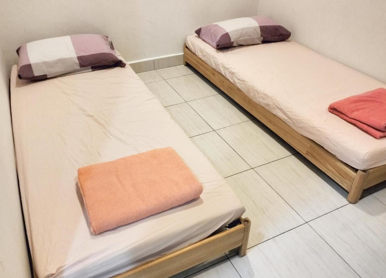Jb Austin Perdana Homestay@simple Comfy For 11pax