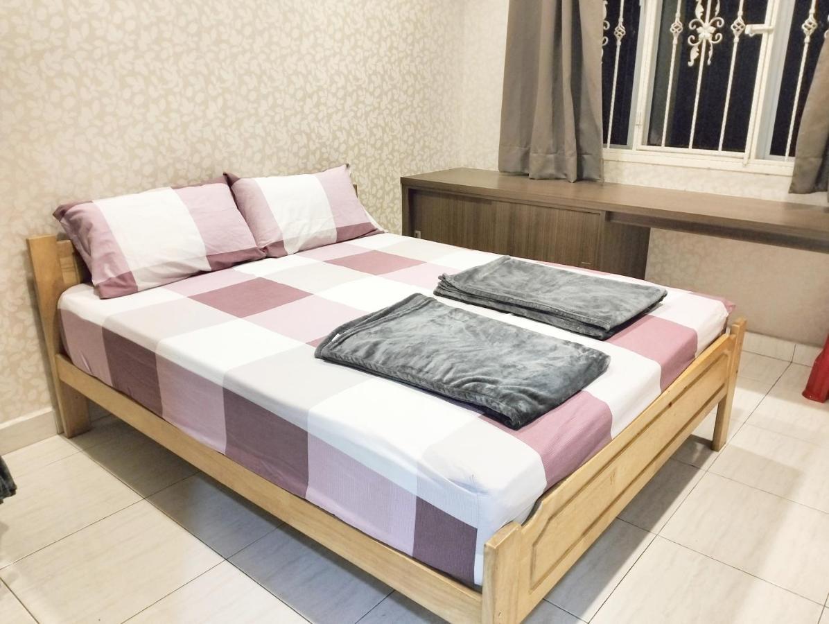 Jb Austin Perdana Homestay@simple Comfy For 11pax Johor Bahru