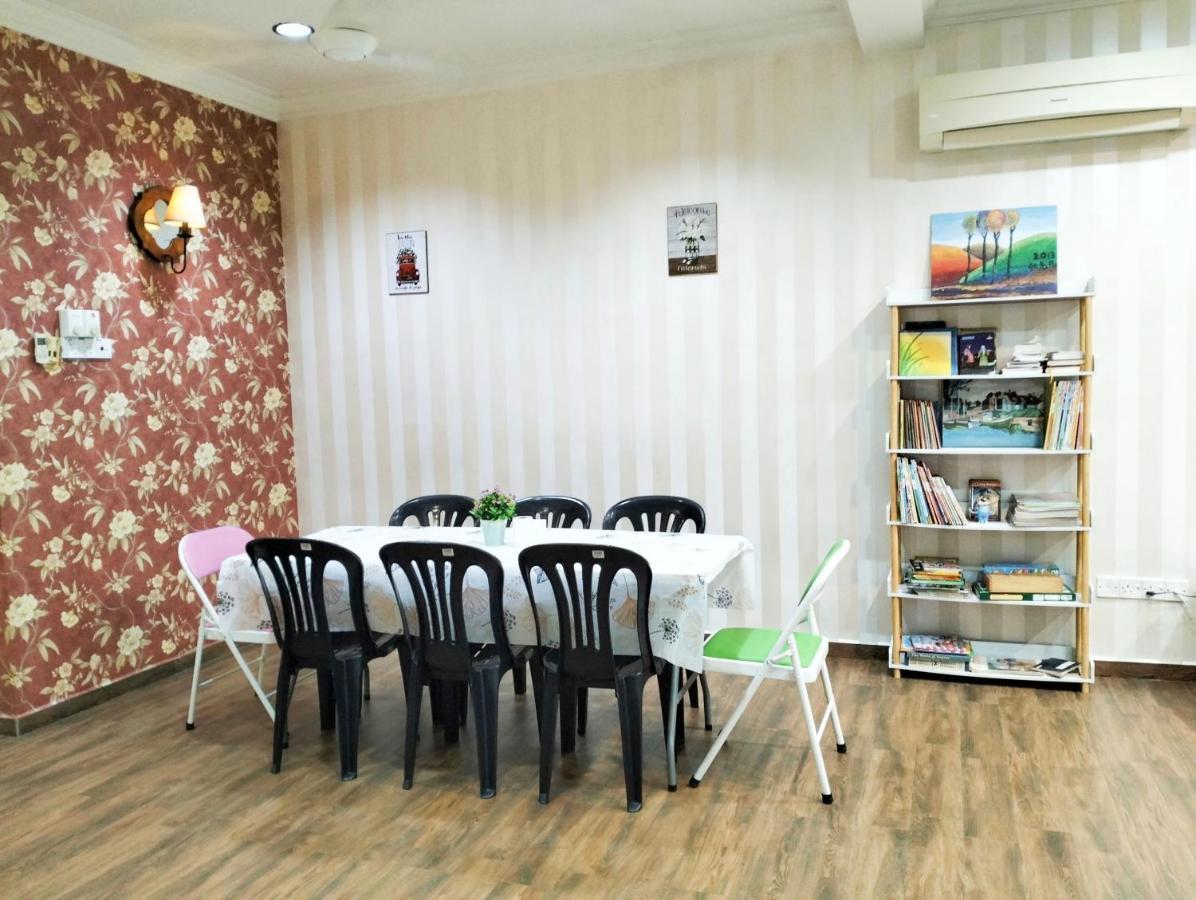 Jb Austin Perdana Homestay@simple Comfy For 11pax Holiday home Johor Bahru