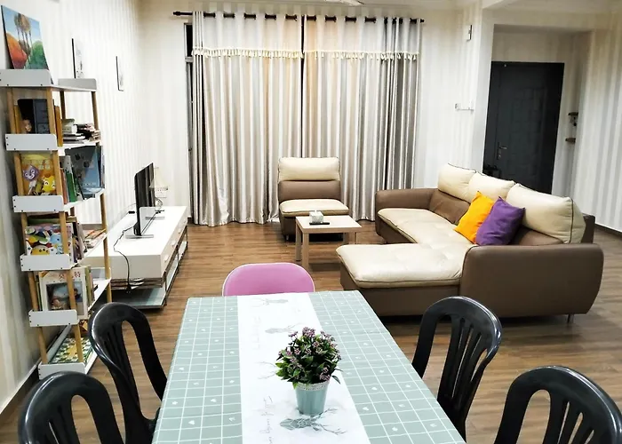Jb Austin Perdana Homestay@Simple Comfy For 11Pax