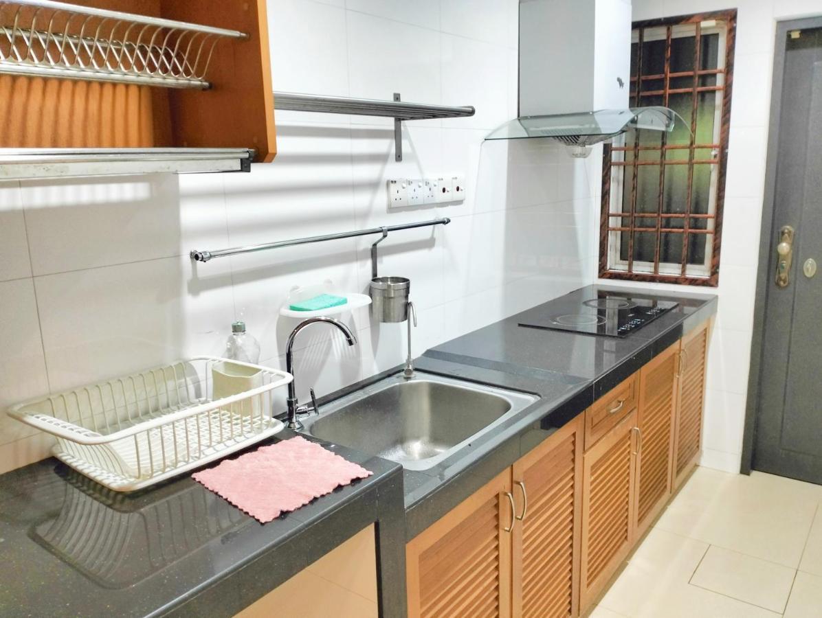 Jb Austin Perdana Homestay@simple Comfy For 11pax Rumah percutian