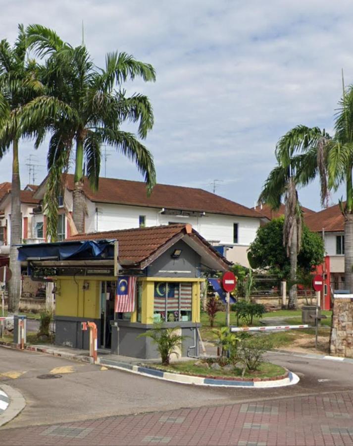 Jb Austin Perdana Homestay@simple Comfy For 11pax Rumah percutian *